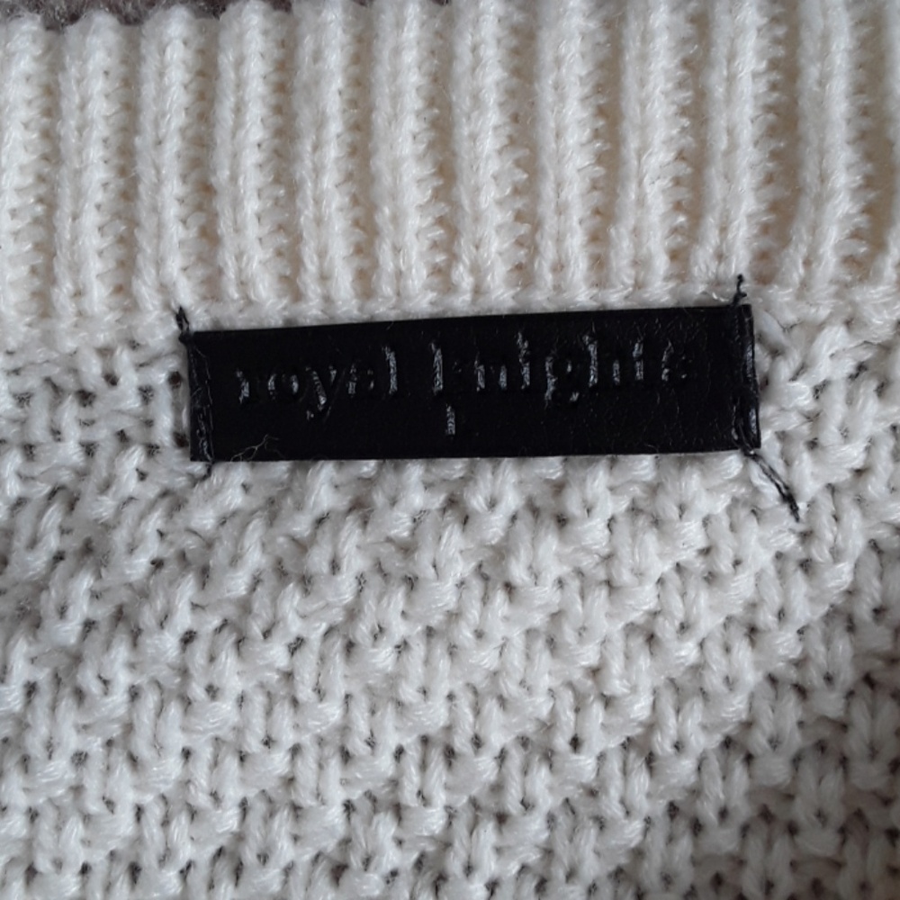 Off white beautiful sweater size large - Picture 5 of 6